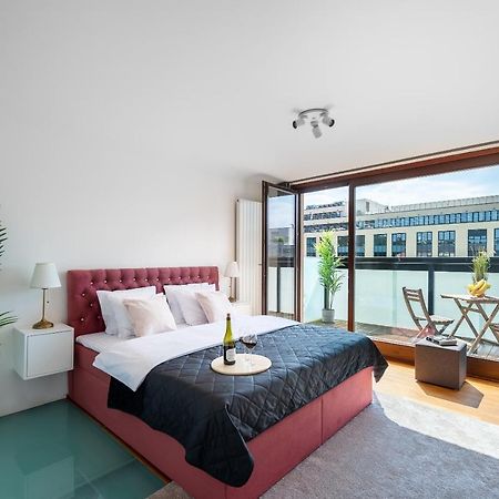 Apartment With 4 Bedrooms Praha Bagian luar foto