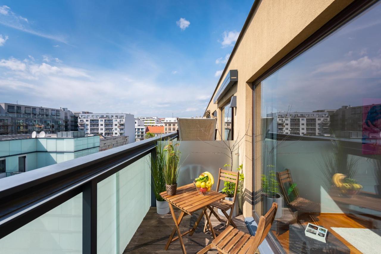 Apartment With 4 Bedrooms Praha Bagian luar foto